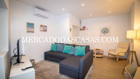 Apartamento T2 Mobilado em Primeira Linha de Mar...