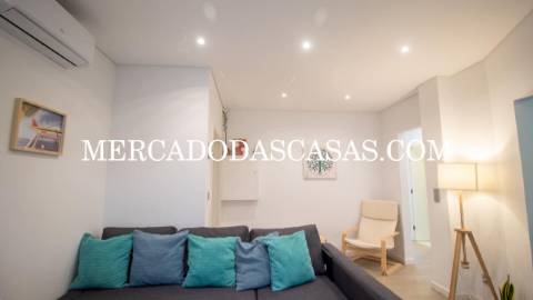 Apartamento T2 Mobilado em Primeira Linha de Mar...