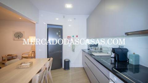 Apartamento T2 Mobilado em Primeira Linha de Mar...
