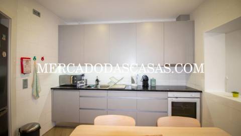 Apartamento T2 Mobilado em Primeira Linha de Mar...
