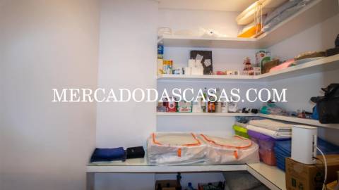 Apartamento T2 Mobilado em Primeira Linha de Mar...