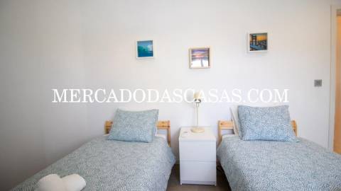 Apartamento T2 Mobilado em Primeira Linha de Mar...