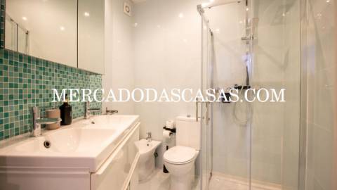 Apartamento T2 Mobilado em Primeira Linha de Mar...