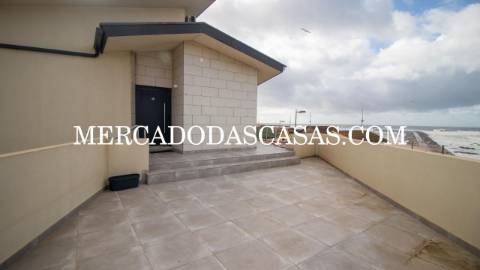 Apartamento T2 Mobilado em Primeira Linha de Mar...