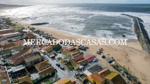 Apartamento T2 Mobilado em Primeira Linha de Mar...