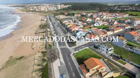 Apartamento T2 Mobilado em Primeira Linha de Mar...