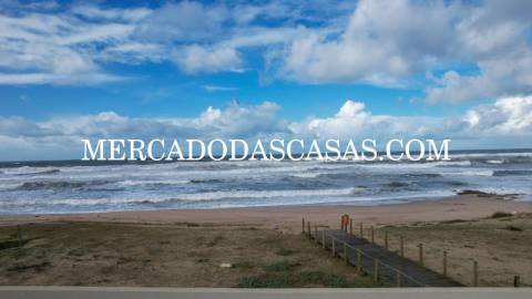 Apartamento T2 Mobilado em Primeira Linha de Mar...