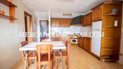 Apartamento T2 inserido no &uacute;ltimo andar de...