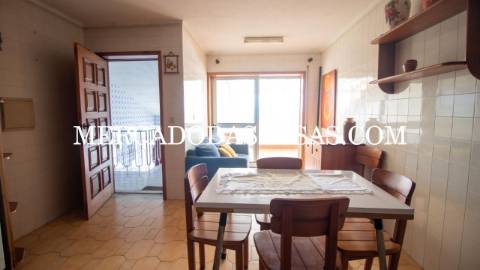 Apartamento T2 inserido no &uacute;ltimo andar de...