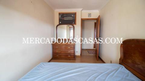 Apartamento T2 inserido no &uacute;ltimo andar de...