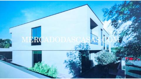 Moradias em Constru&ccedil;&atilde;o,...