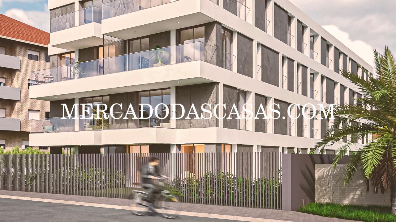 Entre o azul infinito do Atl&acirc;ntico e a...