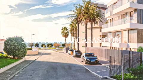 Entre o azul infinito do Atl&acirc;ntico e a...