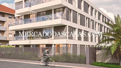 Entre o azul infinito do Atl&acirc;ntico e a...