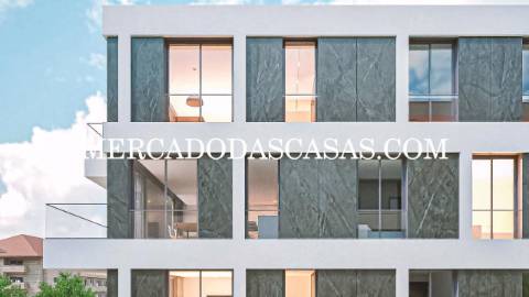 Entre o azul infinito do Atl&acirc;ntico e a...