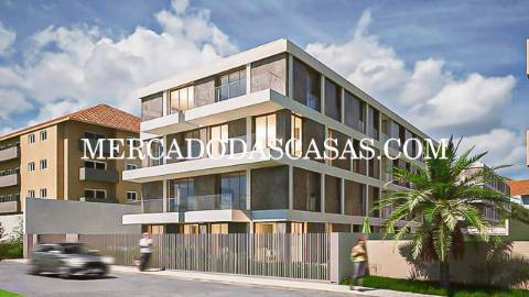 Entre o azul infinito do Atl&acirc;ntico e a...