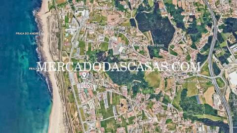 Entre o azul infinito do Atl&acirc;ntico e a...