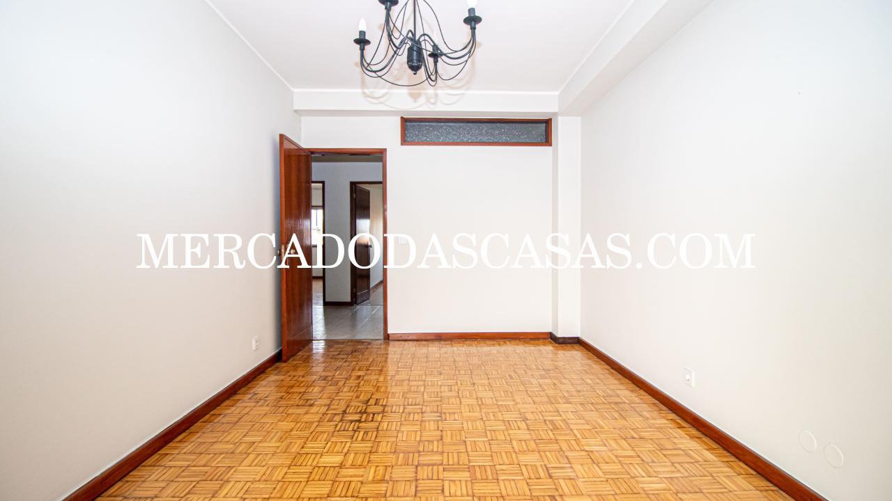 T3 Renovado c/ Garagem &ndash; Centro de Sta...