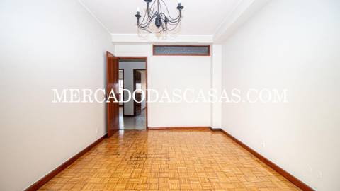T3 Renovado c/ Garagem &ndash; Centro de Sta...