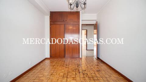 T3 Renovado c/ Garagem &ndash; Centro de Sta...