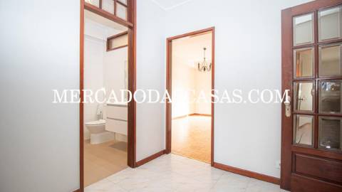 T3 Renovado c/ Garagem &ndash; Centro de Sta...