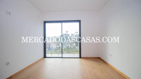 Moradia T3 Nova de tr&ecirc;s frentes em...