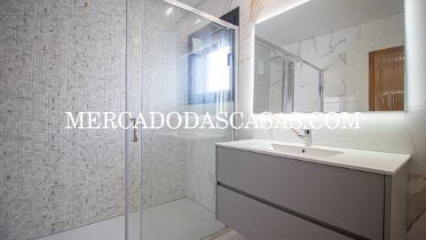 Moradia T3 Nova de tr&ecirc;s frentes em...