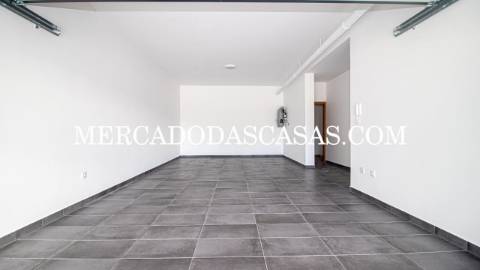 Moradia T3 Nova de tr&ecirc;s frentes em...