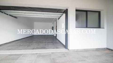 Moradia T3 Nova de tr&ecirc;s frentes em...