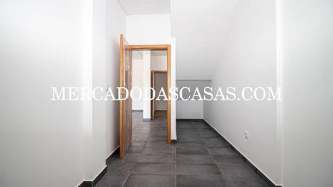 Moradia T3 Nova de tr&ecirc;s frentes em...