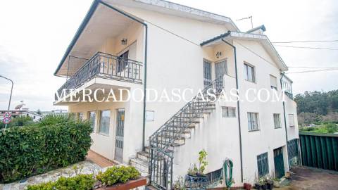 Pr&eacute;dio Geminado em Margaride,...