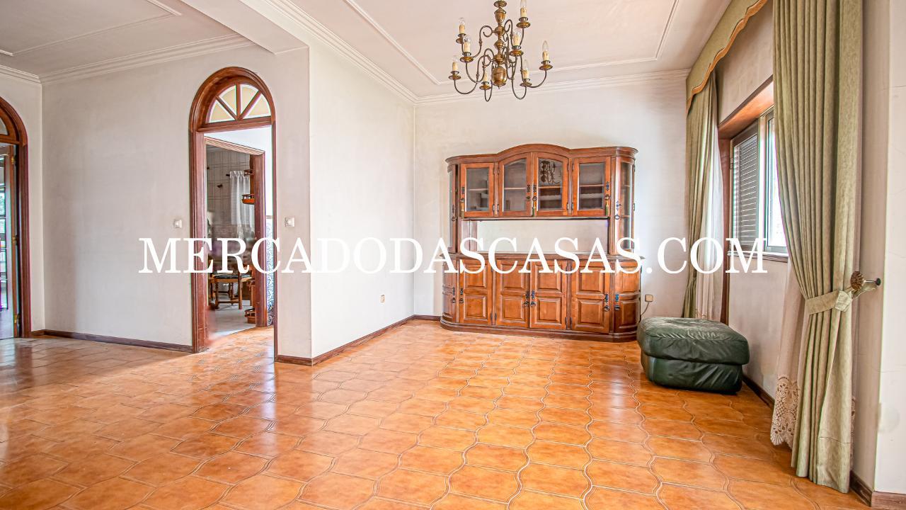 Pr&eacute;dio Geminado em Margaride,...