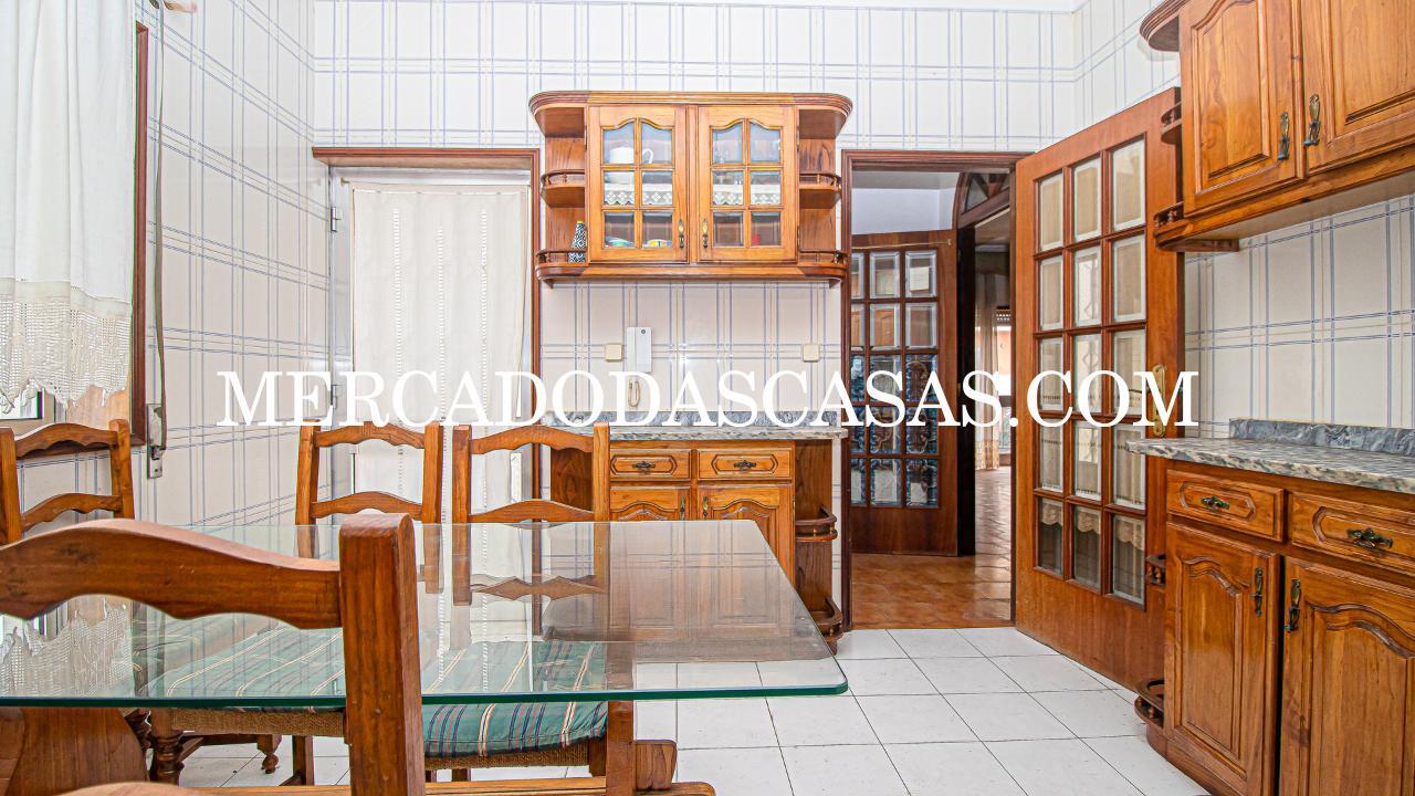 Pr&eacute;dio Geminado em Margaride,...