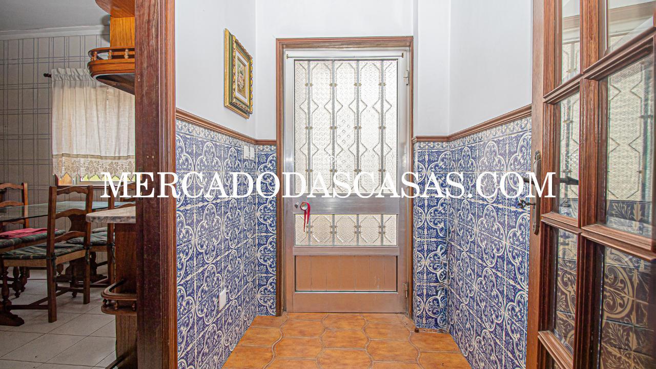 Pr&eacute;dio Geminado em Margaride,...