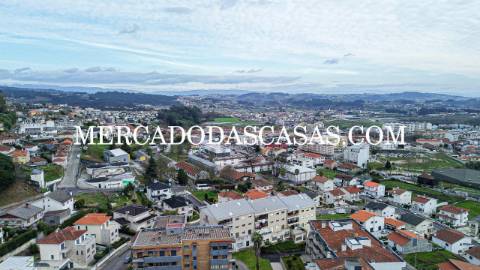 Pr&eacute;dio Geminado em Margaride,...