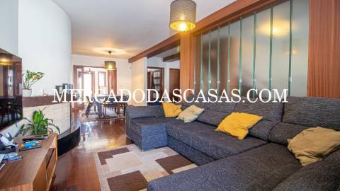 Moradia T3 Geminada em Nogueira da Regedoura com...