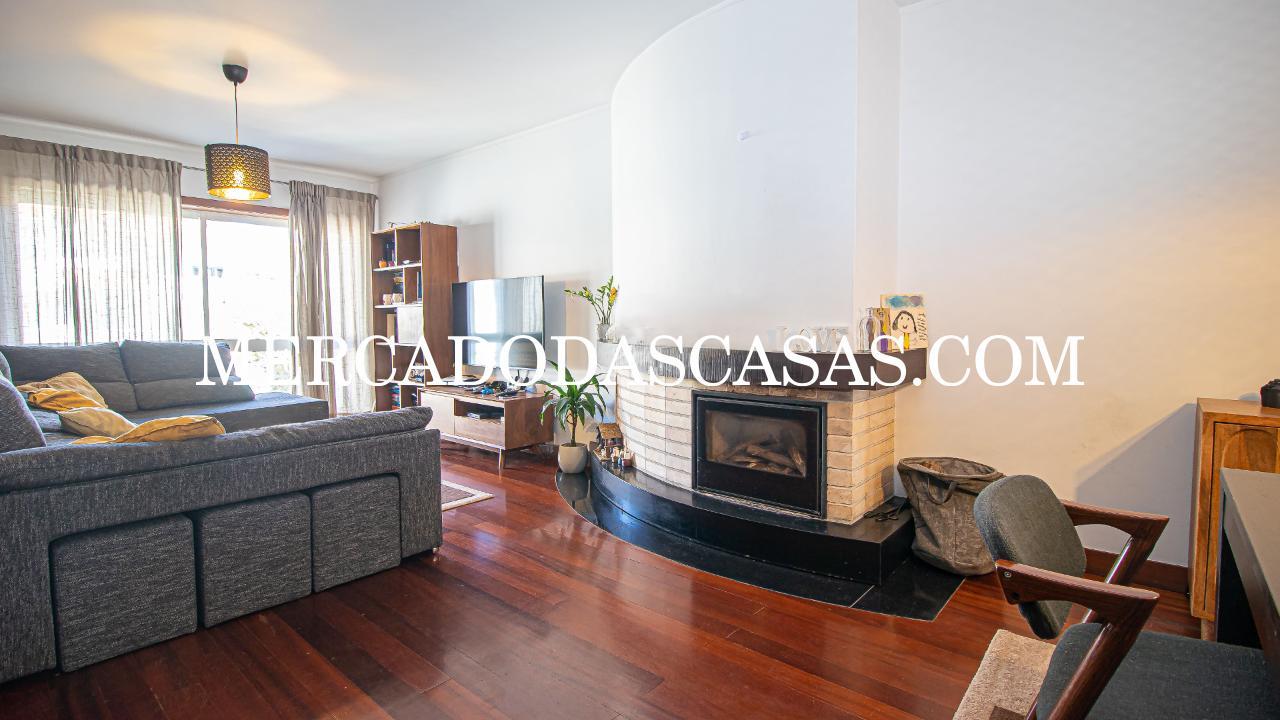 Moradia T3 Geminada em Nogueira da Regedoura com...