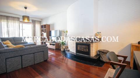 Moradia T3 Geminada em Nogueira da Regedoura com...