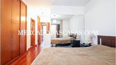 Moradia T3 Geminada em Nogueira da Regedoura com...