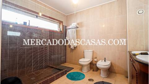 Moradia T3 Geminada em Nogueira da Regedoura com...