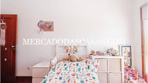 Moradia T3 Geminada em Nogueira da Regedoura com...
