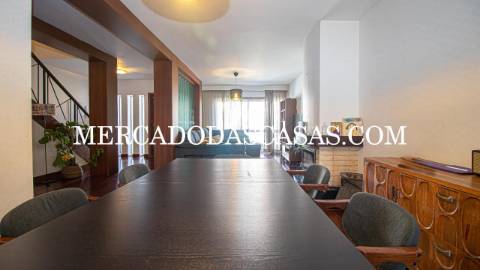 Moradia T3 Geminada em Nogueira da Regedoura com...