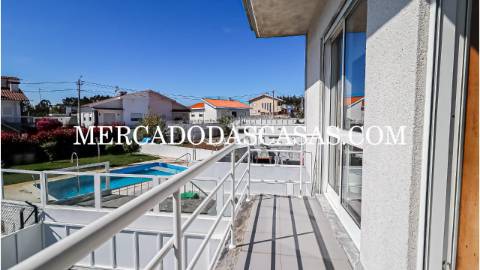 Moradia T3 Geminada em Nogueira da Regedoura com...