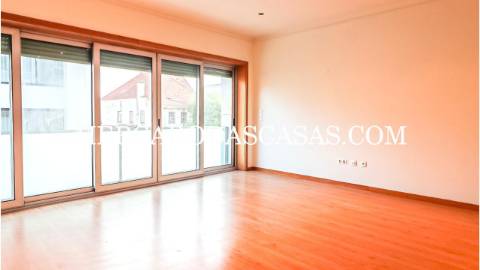 Destaques do Imóvel:
 
 Áreas: 
 Área bruta...