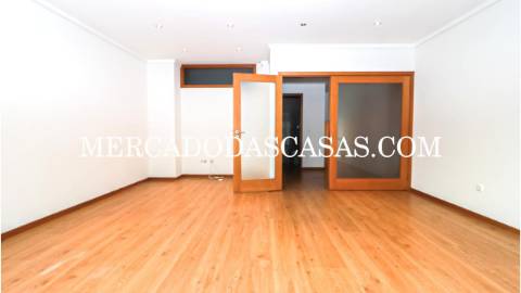 Destaques do Imóvel:
 
 Áreas: 
 Área bruta...