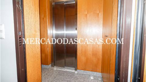 Destaques do Imóvel:
 
 Áreas: 
 Área bruta...