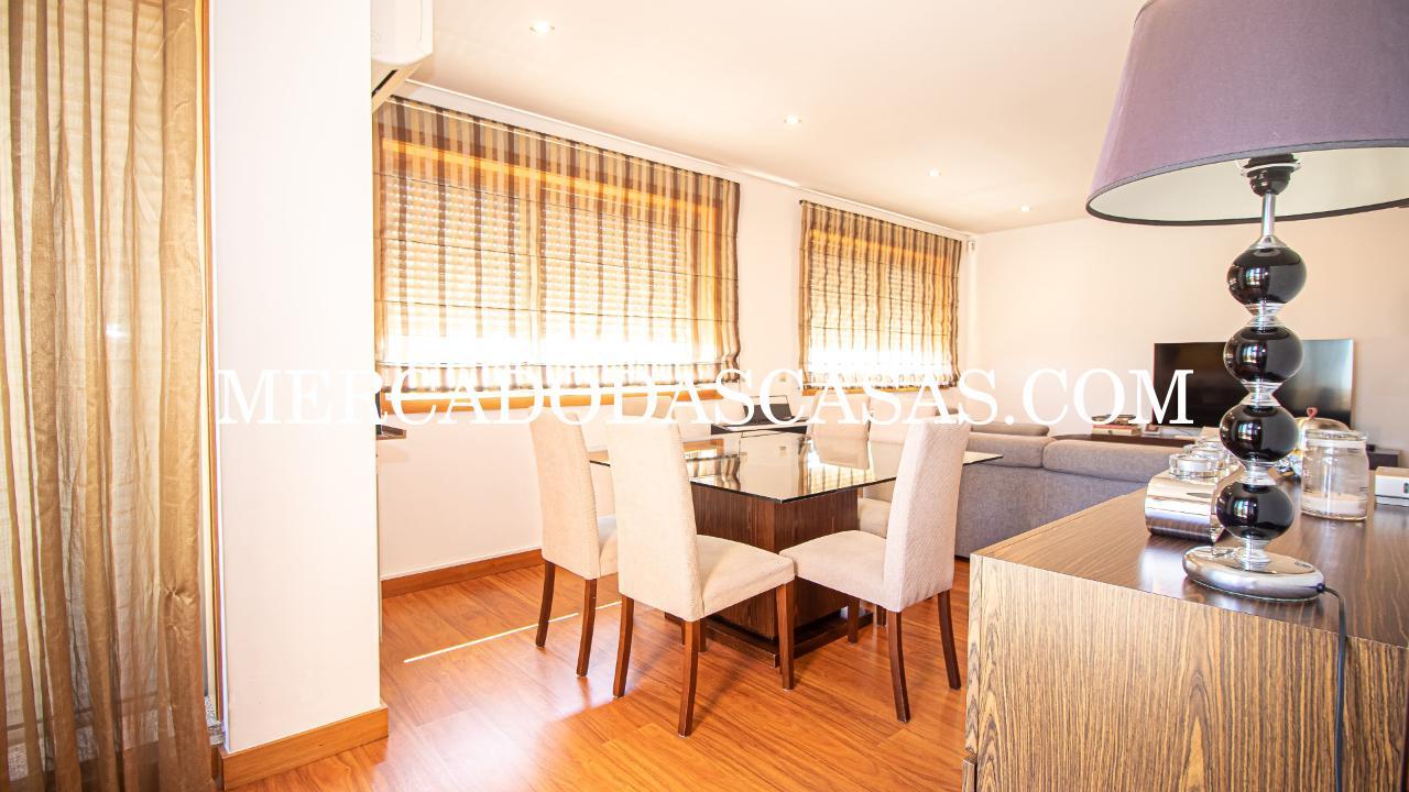 EXCLUSIVO 
 Apartamento T3 último andar, com...