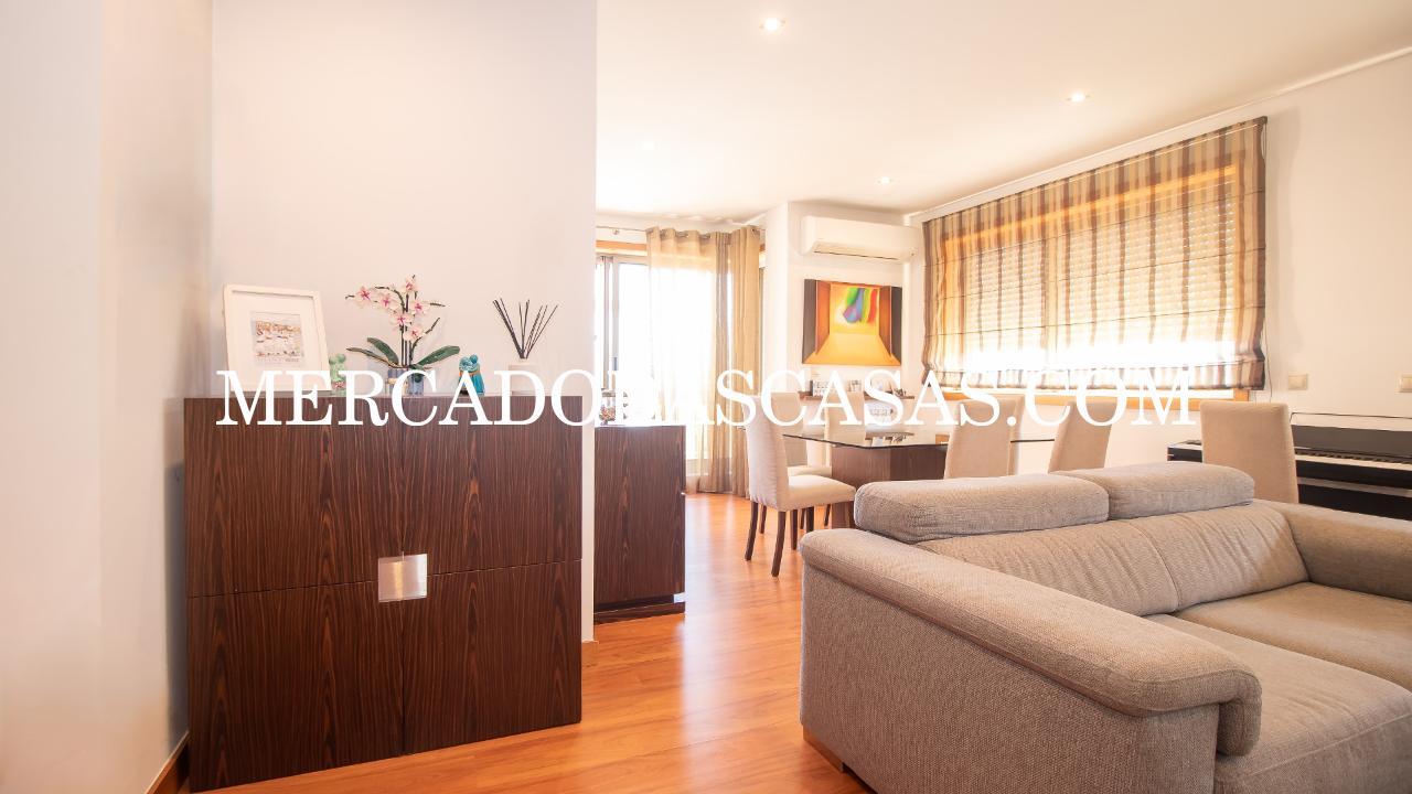 EXCLUSIVO 
 Apartamento T3 último andar, com...