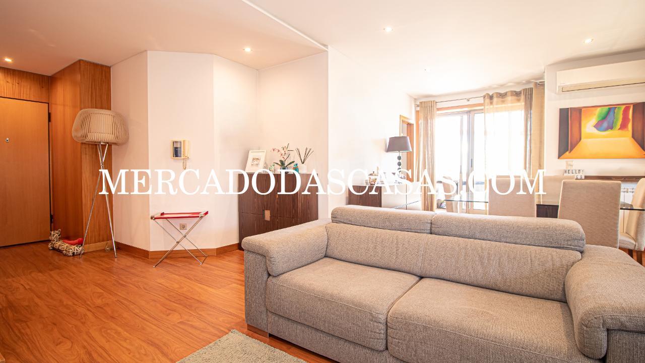 EXCLUSIVO 
 Apartamento T3 último andar, com...