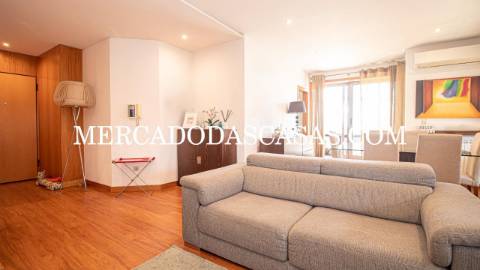 EXCLUSIVO 
 Apartamento T3 último andar, com...